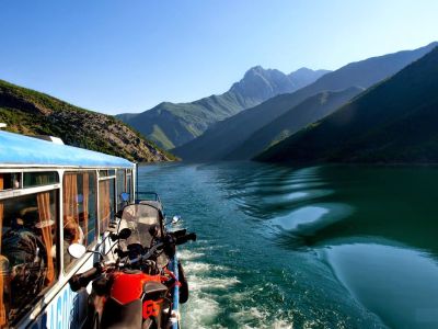 Koman See Wanderung mit Gepcktransport Albanien