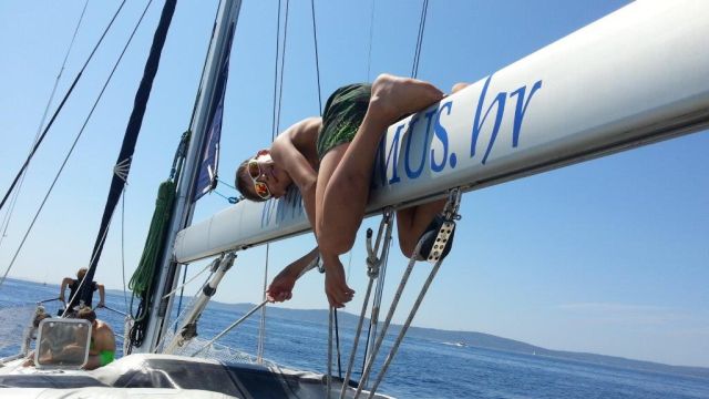 jugendlich familie segeln urlaub kroatien