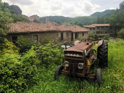 Traktor Geschichte Idylle Katalonien