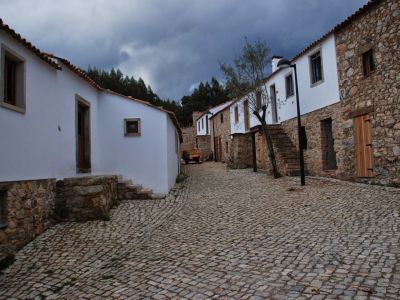 Familienreise Portugal Schieferdorf Serra de Lousa 