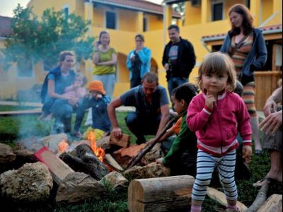 Lagerfeuer im Familienurlaub auf Korfu