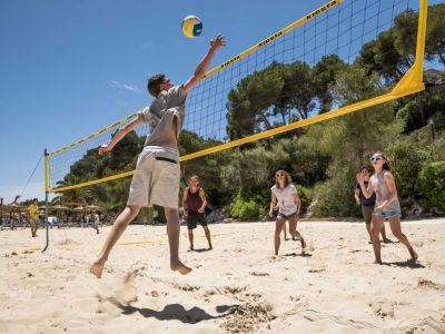 Familienreise Urlaub Mallorca Balearen Strandurlaub Beach Volleyball