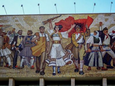 Mosaik Tirana Fassade Flagge Albanien Kultur