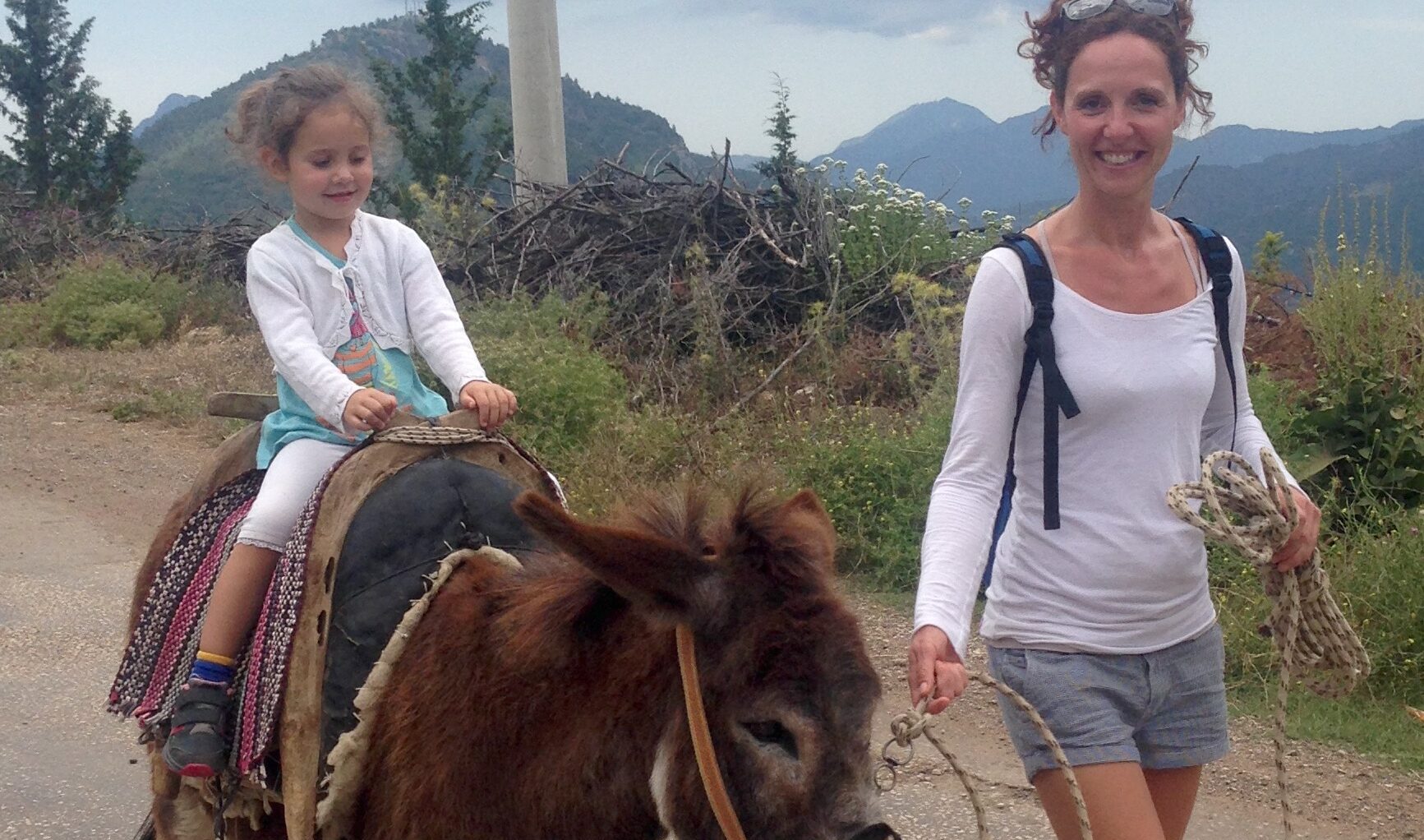 Tanja mit ihrer Tochter in Cirali
