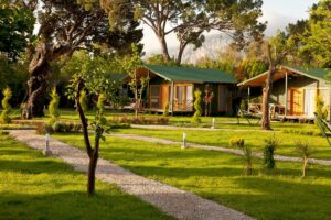 Freistehende Bungalows im weitläufigen Garten in Cirali