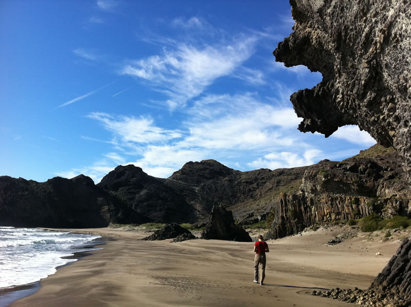 Entlang menschenleerer Strände im Cabo de Gata Naturpark