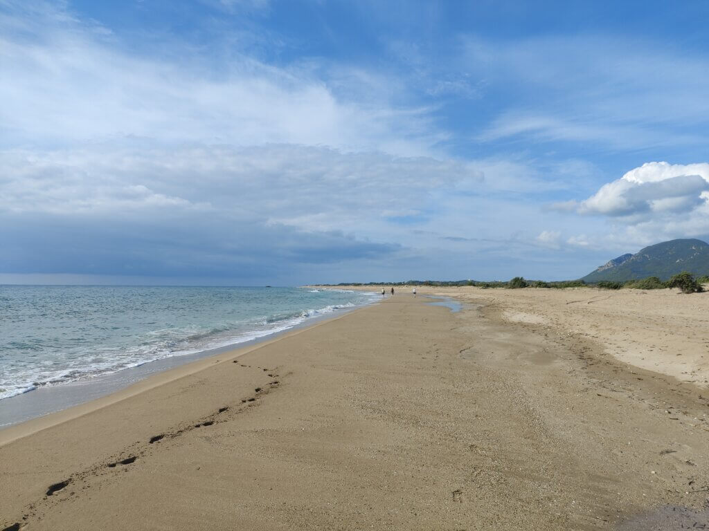 Weiter Strand Halikounas auf Korfu