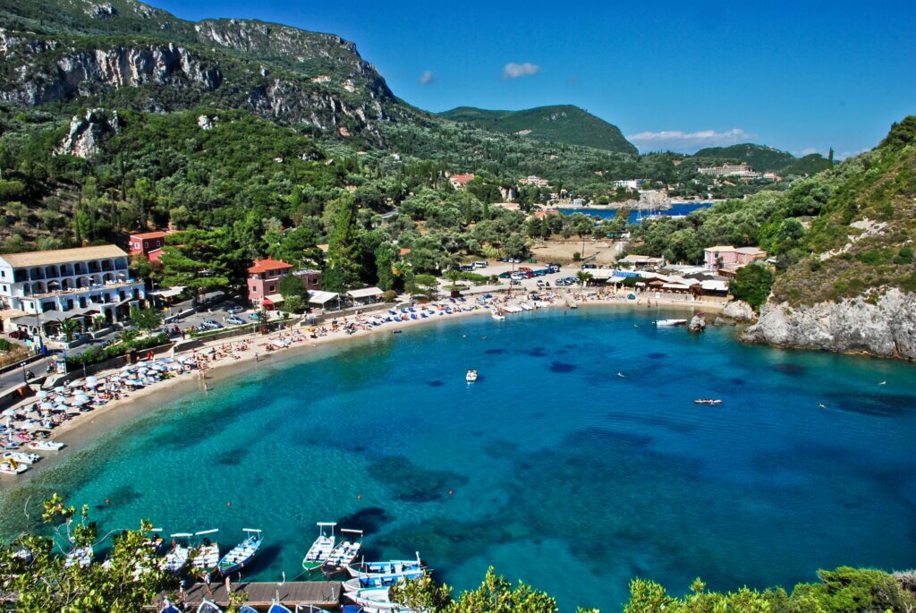 Die Bucht Paleokastritsa auf Korfu
