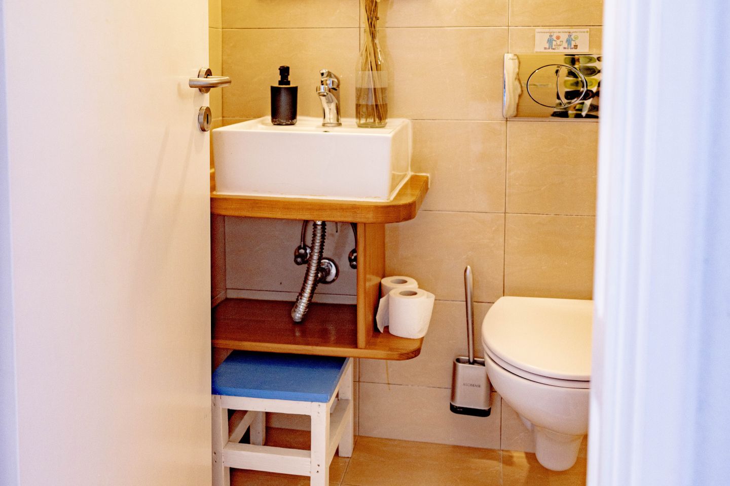 Badezimmer mit Waschbecken