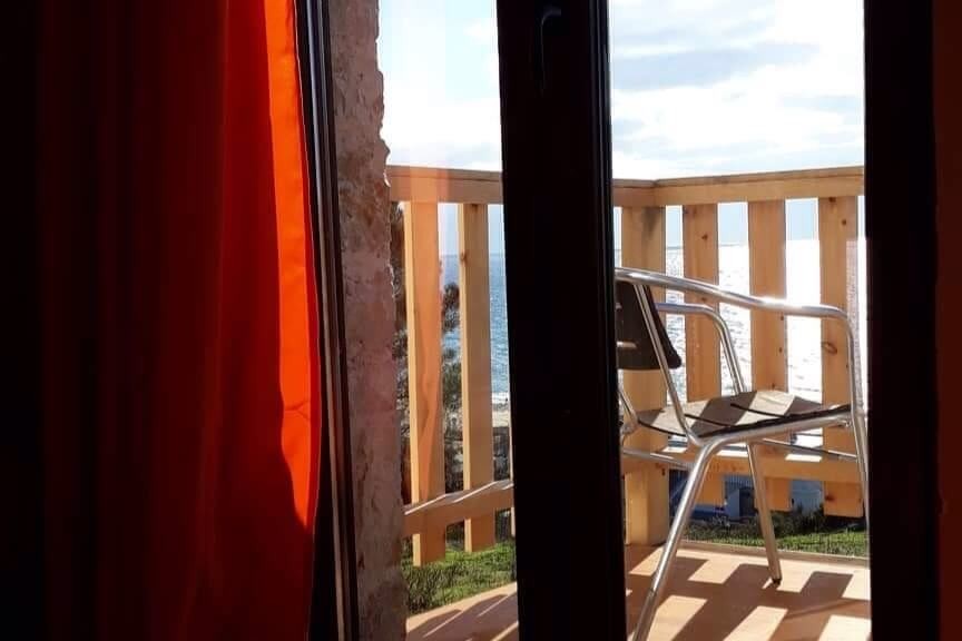 Aussicht vom Bett zum Balkon