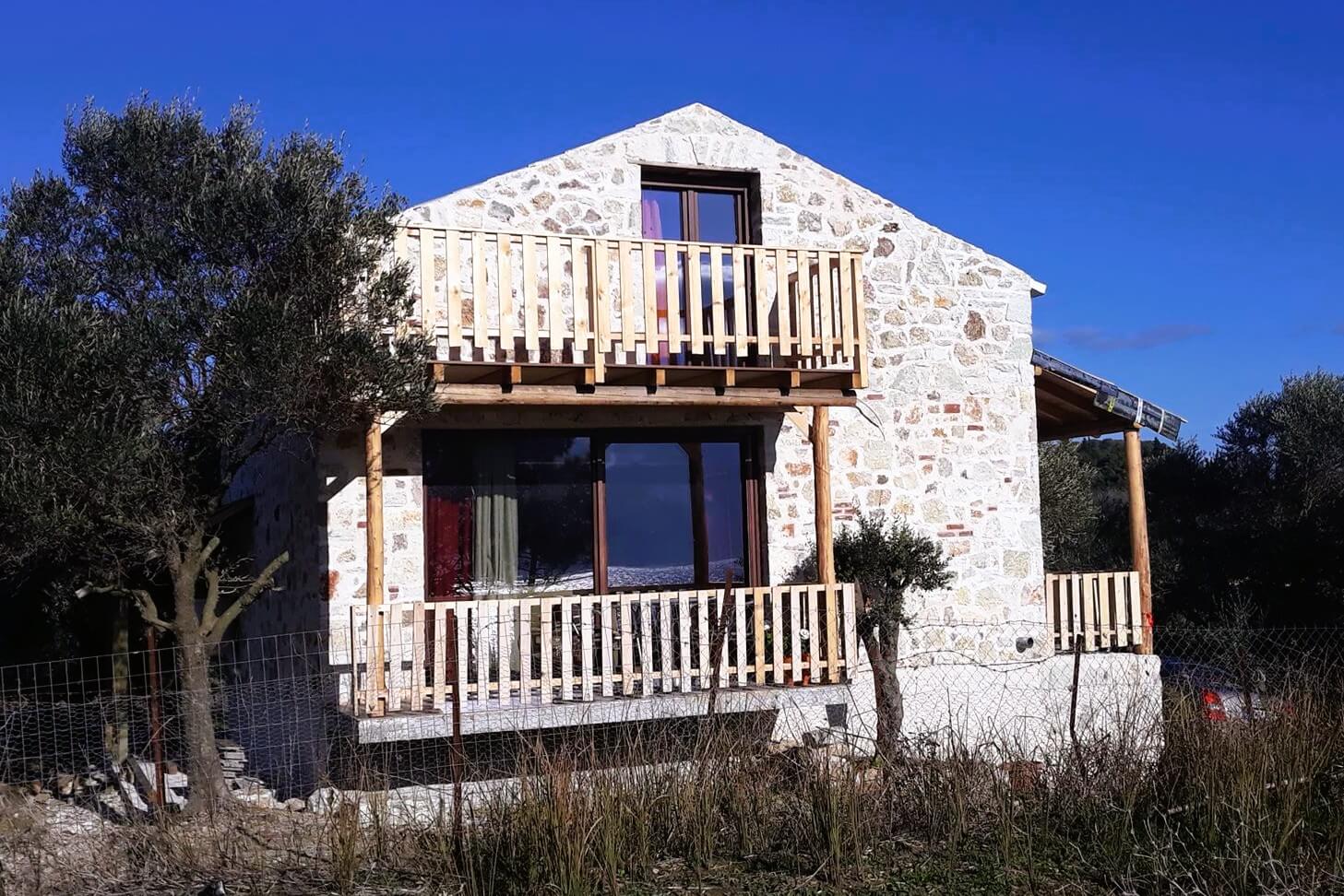 Balkon im Erd- und Obergeschoss