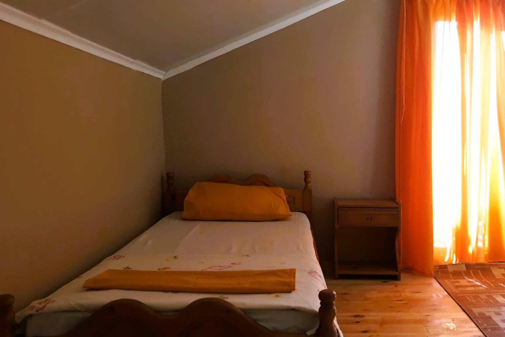 Einzelbett im Ferienhaus Kostas