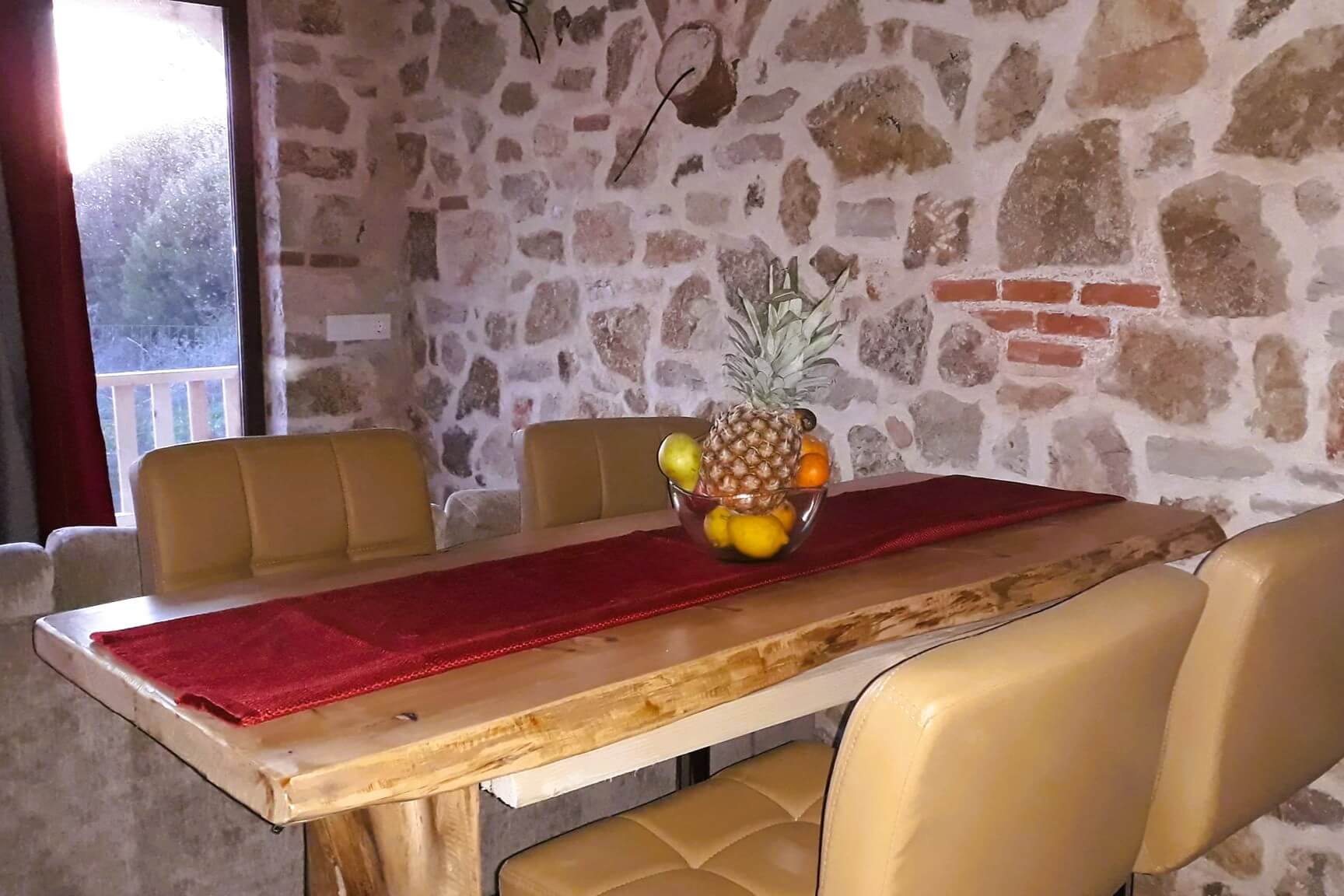 Esstisch fr vier Personen