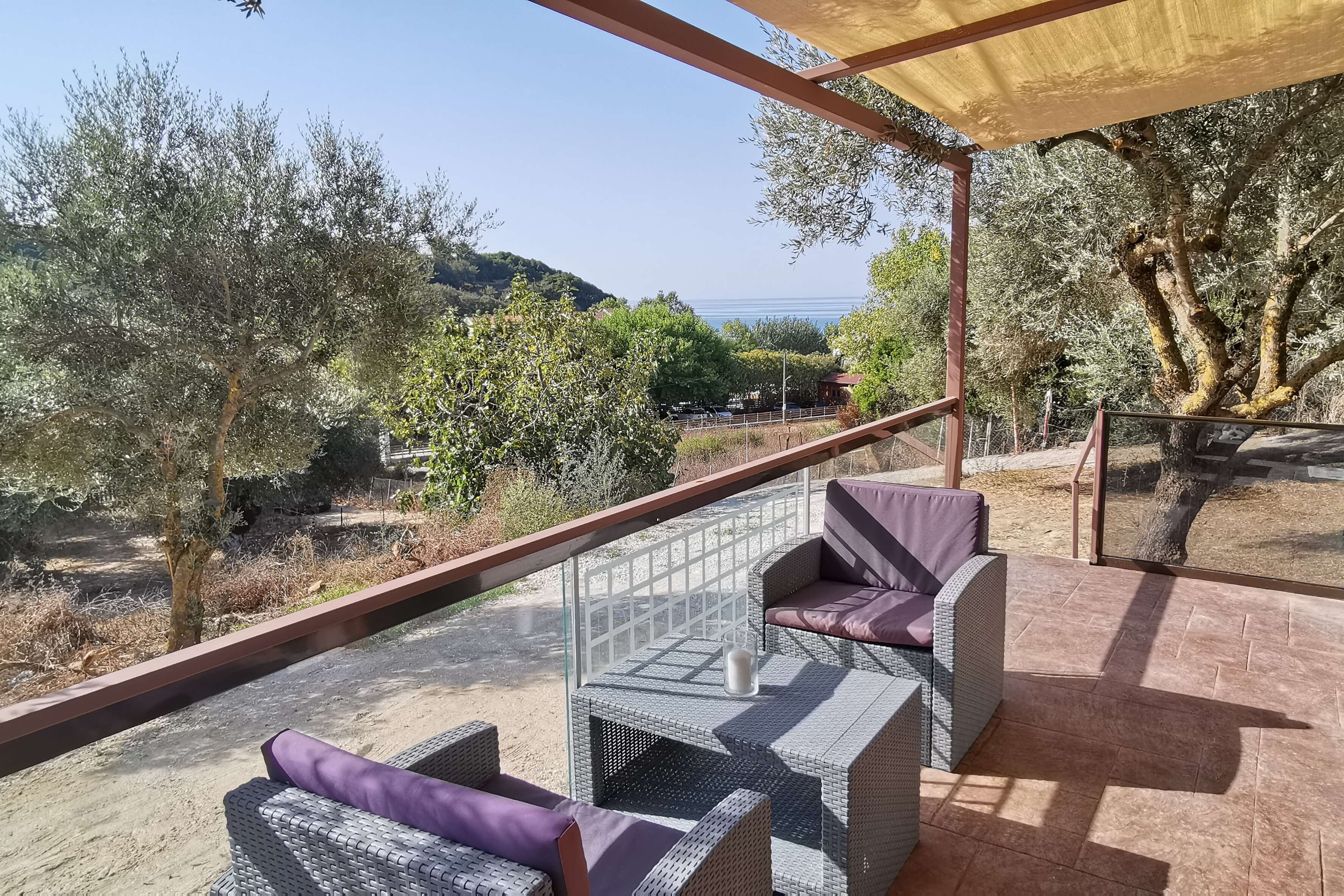 Balkon mit Meerblick im Ferienhaus Olive