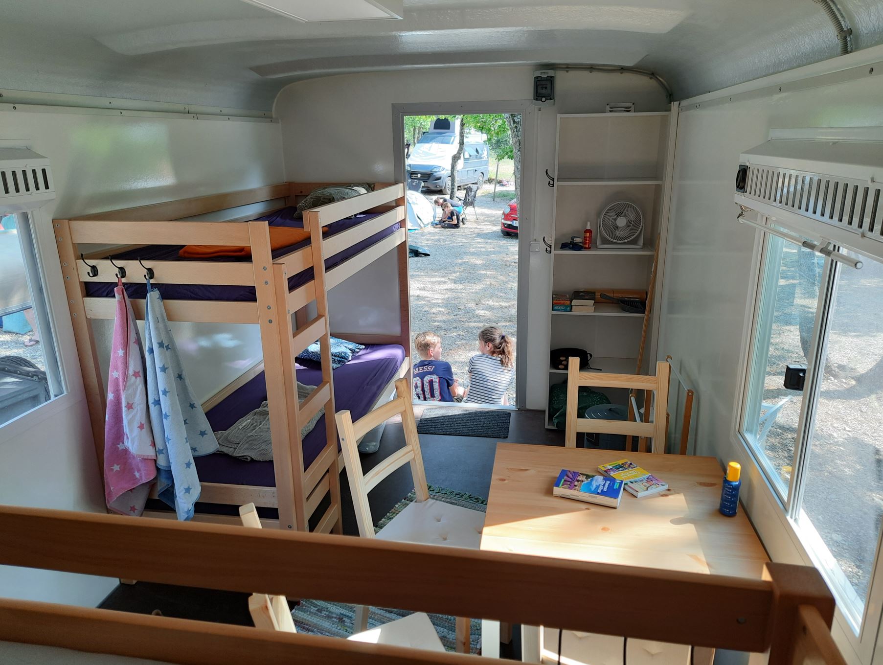 Bauwagen mit Stockbett EIngang