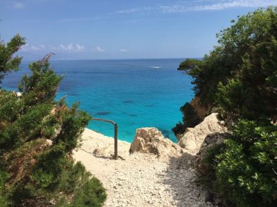 Wanderweg im Wanderurlaub auf Sardinien
