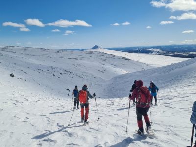 Teamsport Schneeschuhe Winterwanderung Familienreise Schweden