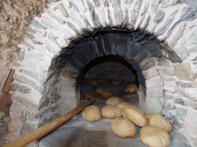 Kalabrien Albergo Diffuso traditionell Brot backen Steinofen