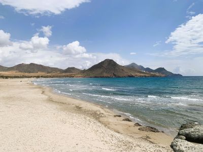 sandstrand playa de los genoveses in cabo de gata