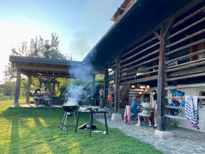 slowenien familienreise aktivurlaub na skaluc terasse barbequeabenteuer