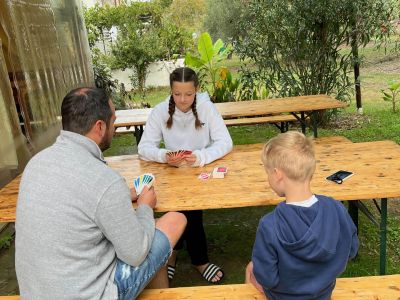 zeit fr kartenspiele im familienurlaub