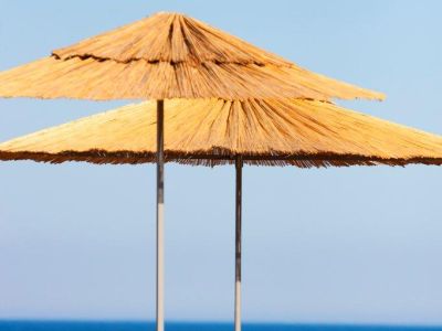 Türkei Sommerurlaub Strand Sonnenschirm