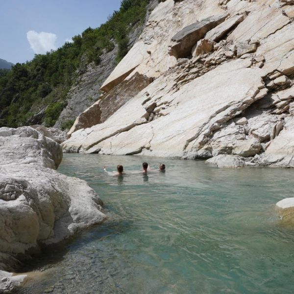 Wandern im verborgenen Zagoria-Tal in Albaniens Sden