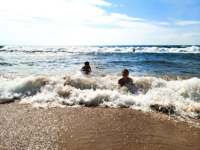 Spaß Wellen Strand KaliMeera Korfu