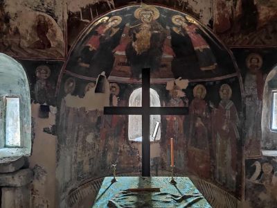 albanien trekking ohne gepäck kirche orthodox altar