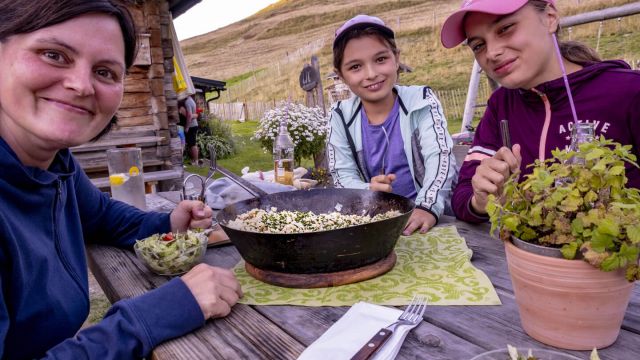 almwandern mit kindern rast auf der htte