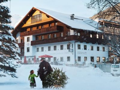 winterurlaub tirol familien skifahren oesterreich hotel
