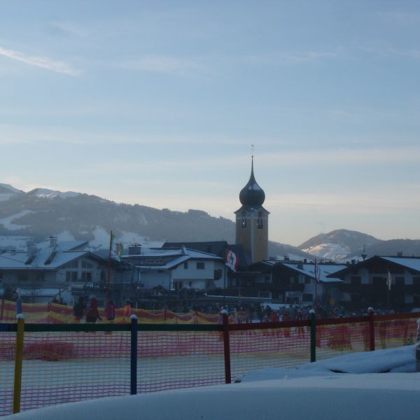 Familien-Winterurlaub ber Silvester in Tirol: Schneevergngen Kitzbheler Alpen