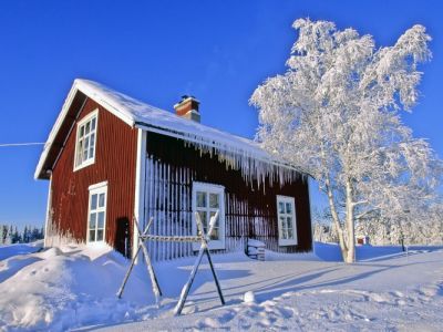 Das Gästehaus im Winter (Foto: Sandra Peter und Jochen Oetinger)