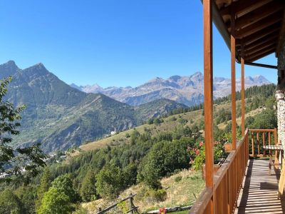Balkon-Blick von Ferienwohnung auf Bergwelt
