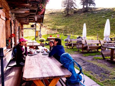 Rast beim Almwandern fr Familien