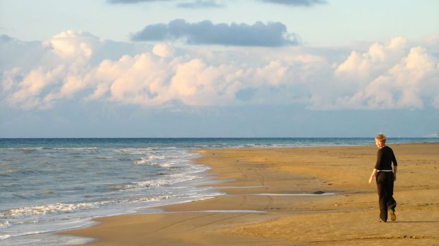 Strandspaziergang im Urlaub auf Korfu