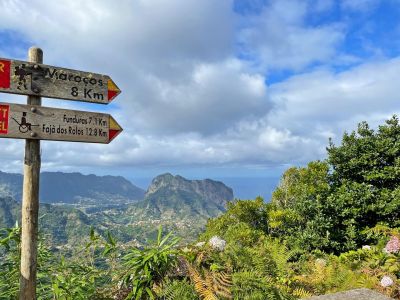 renatour wandern indviduell madeira wegweise