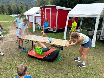 aktivurlaub mit kindern soca camping bouldern