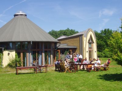 Garten im Energiepark des Gstehauses Artefact
