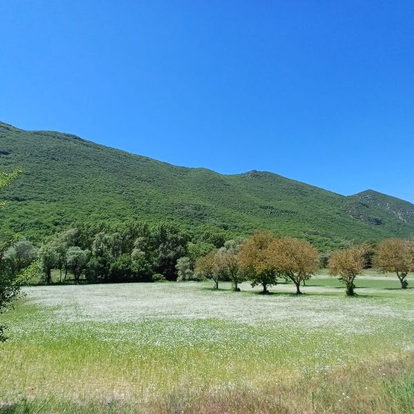 Eselwandern in den Abruzzen: Trekking-Abenteuer in Italien