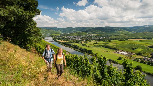 wandern ohne gepaeck eifel moselsteig wanderer