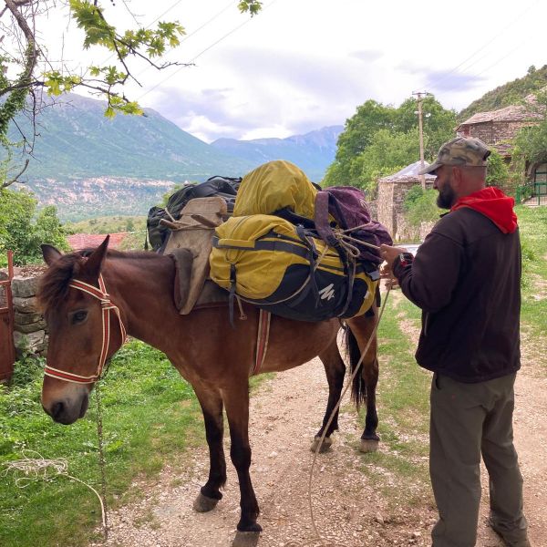Wandern im verborgenen Zagoria-Tal in Albaniens Sden