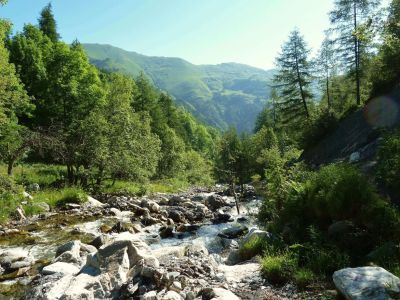 Einer der vielen Gebirgsbche im Italien-Wanderurlaub