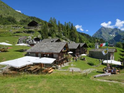 Wandern in den italienischen Alpen mit H�tteneinkehr unterwegs 