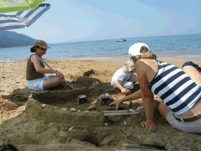 Sandburg Mutter Familienurlaub Korfu