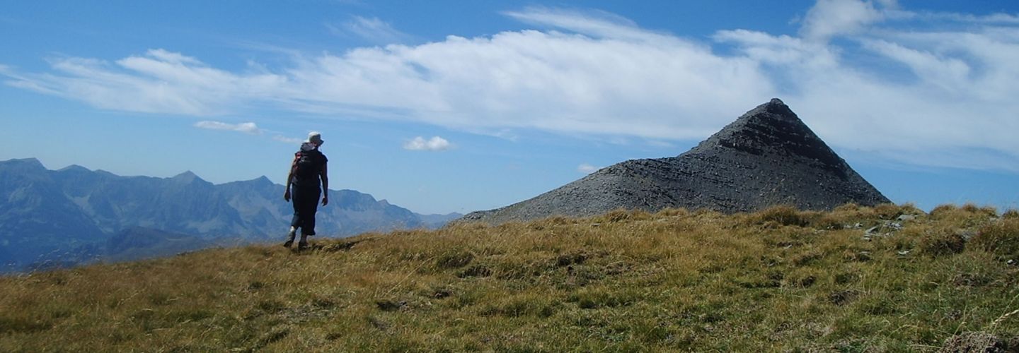 Wanderurlaub Frankreich Frau in den Bergen