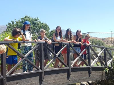 Familien mit Jugendlichen beim Ausflug auf Kreta