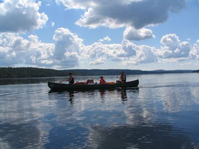 familienabenteuer schweden kanufahrt kindern see