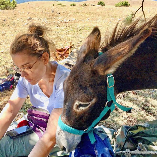 Eselwandern in den Abruzzen: Trekking-Abenteuer in Italien