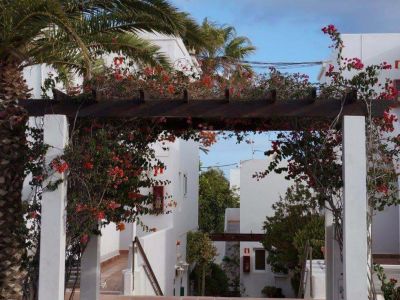 Appartementanlage Eingang Familienurlaub Kanaren Lanzarote